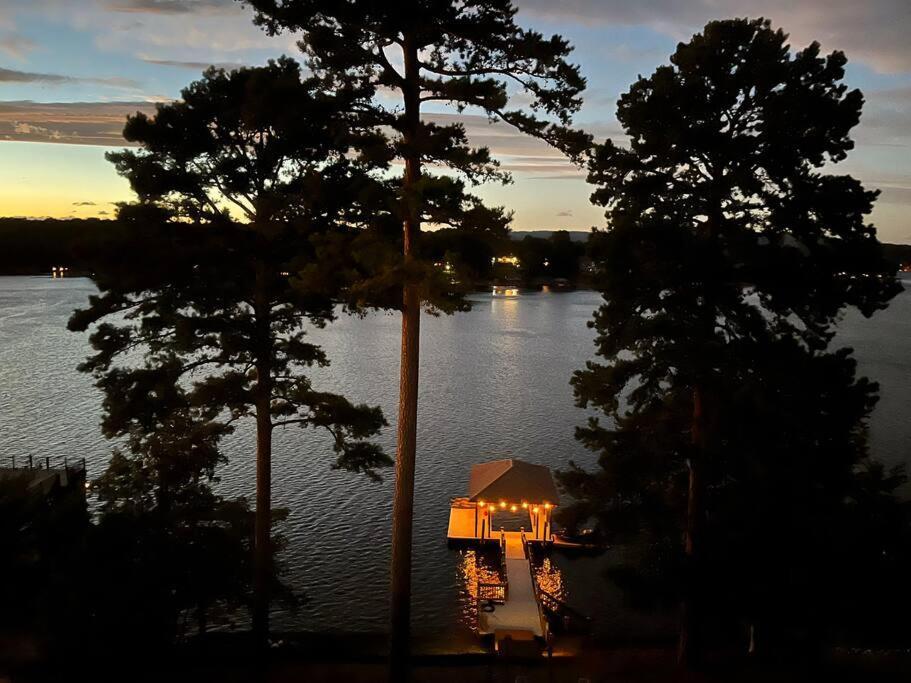 Modern Lakefront Views At Lake Hickory Haven 外观 照片
